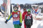 Kinder beim Skifahren lernen